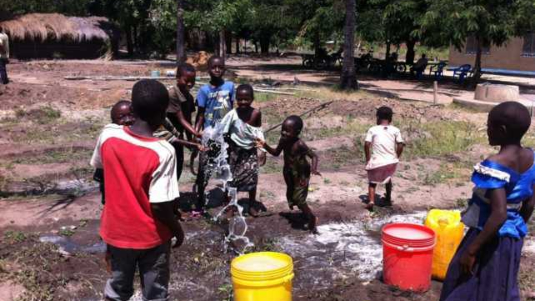 Pozzo-per-idete-acqua-potabile-tanzania-nel-cuore-water-acqua-agricoltura-potabile