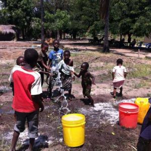 Pozzo-per-idete-acqua-potabile-tanzania-nel-cuore-water-acqua-agricoltura-potabile